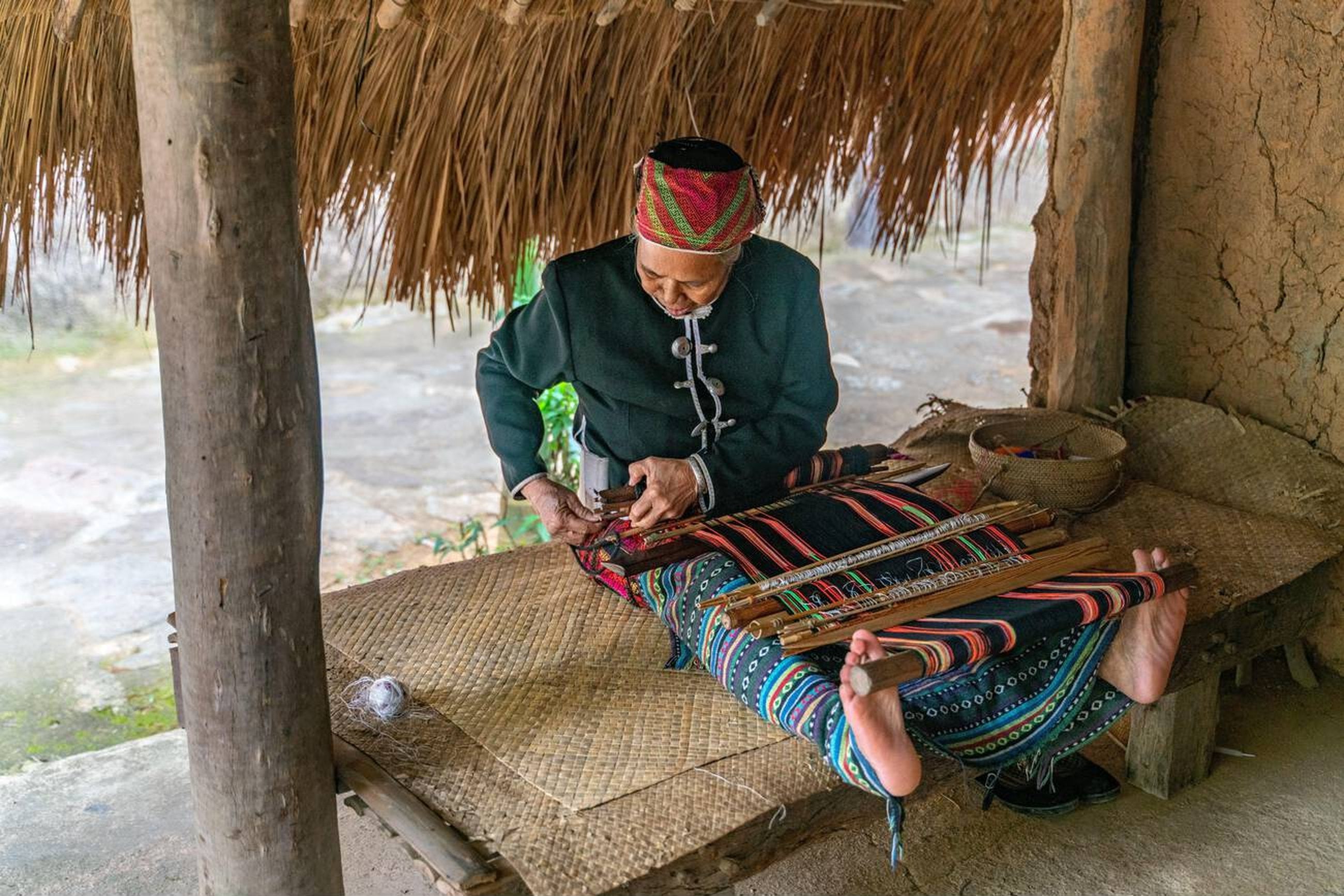 Hainan Binlang Valley &amp; Li and Miao Cultural Tourism Area One-Day Tour